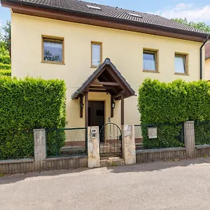 Cosy In With Balcony And Swimming Pool Dresden