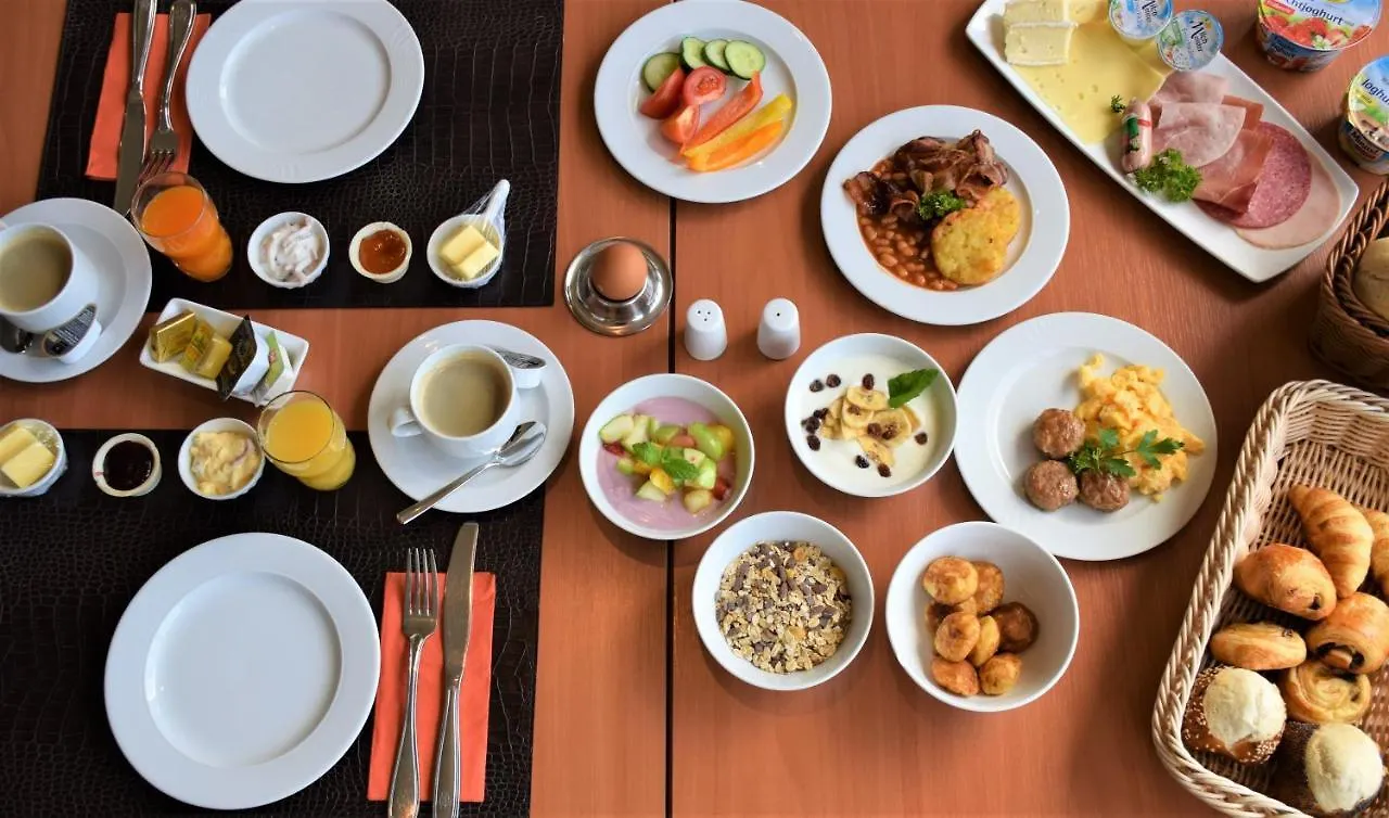 Ramada By Wyndham Dresden Hotell
