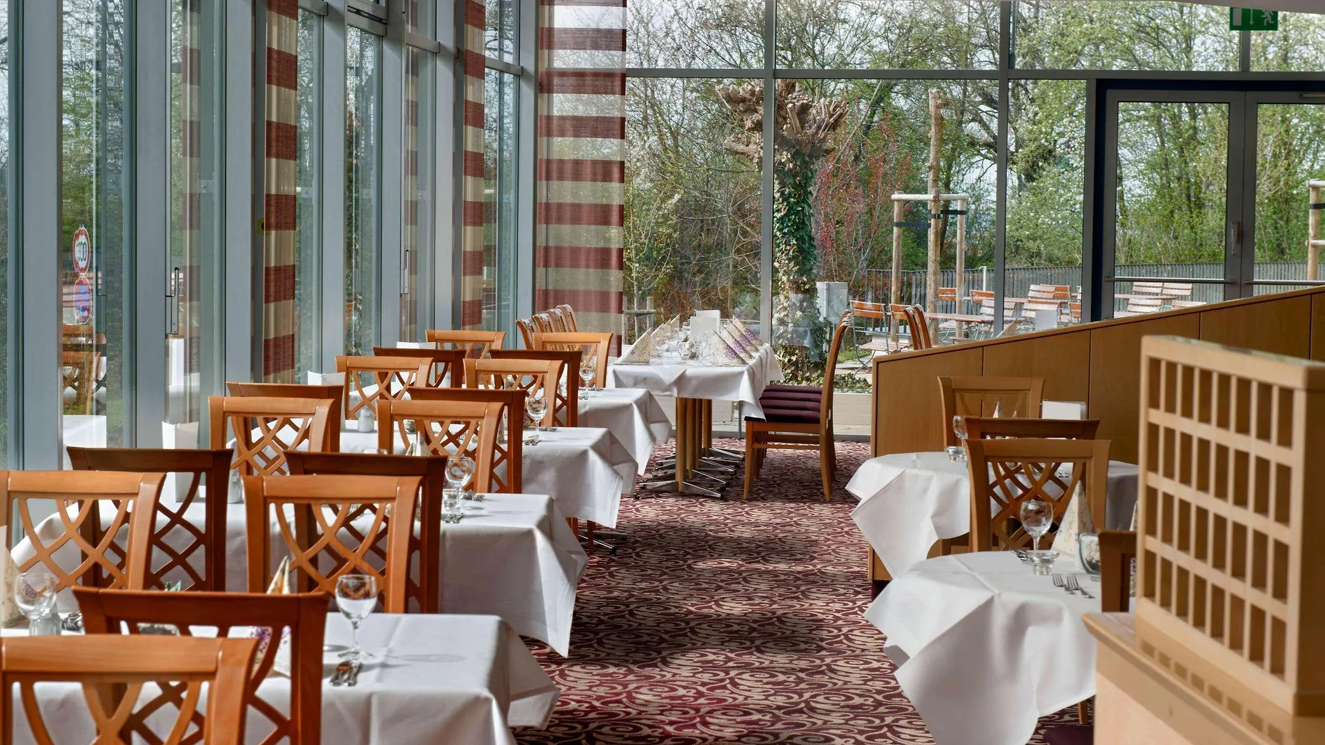 Ramada By Wyndham Dresden Hotell