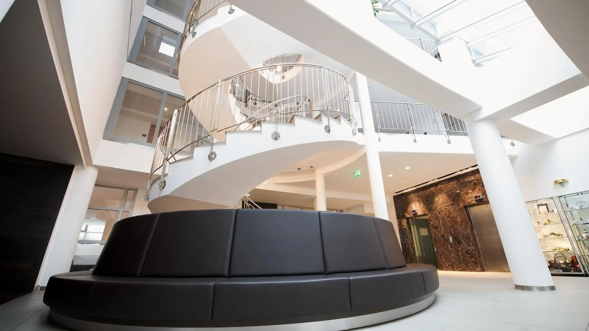 Ramada By Wyndham Dresden Hotell