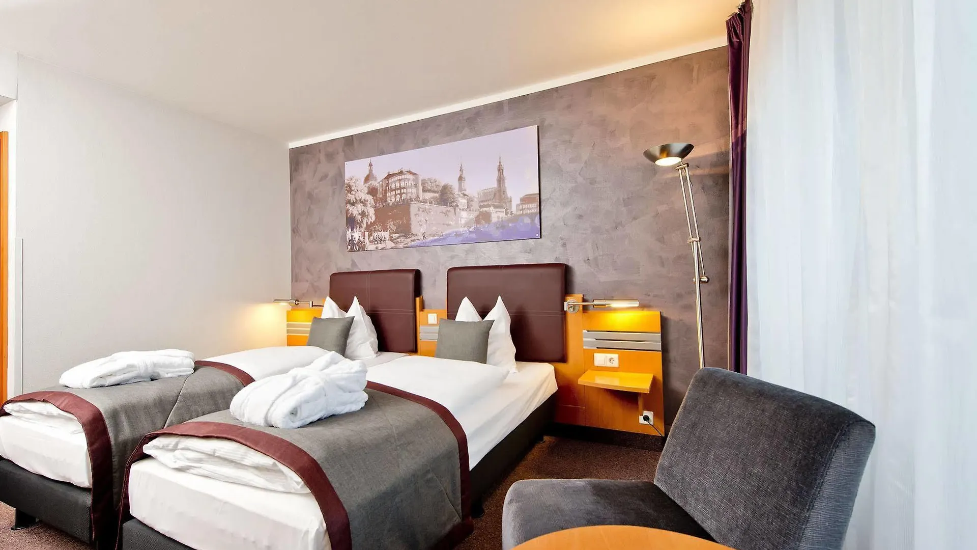 Ramada By Wyndham Dresden Hotell